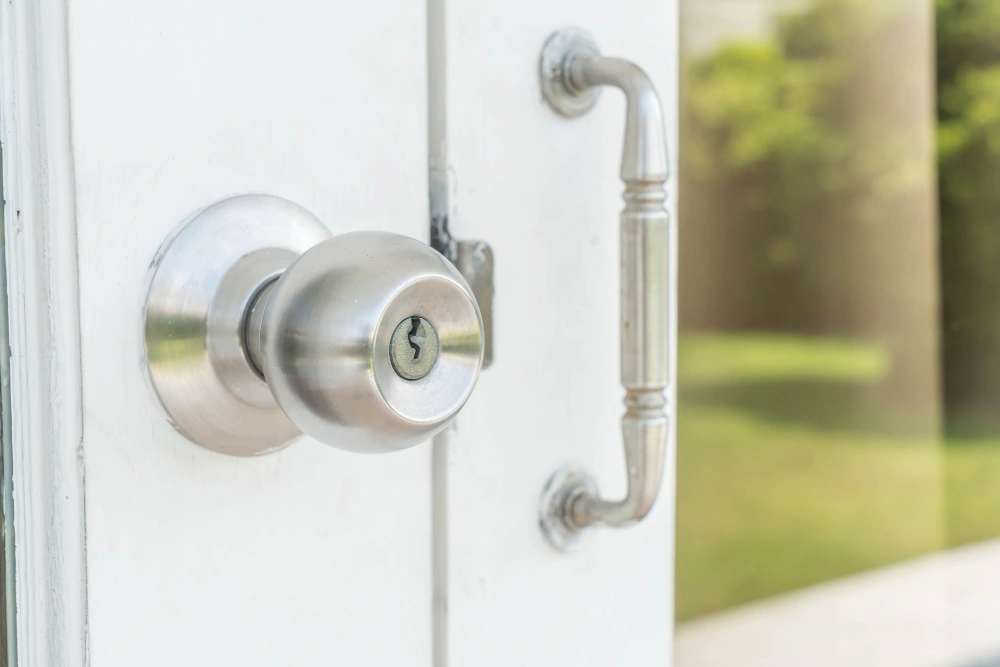 Bedanya Knop dan Handle Pintu
