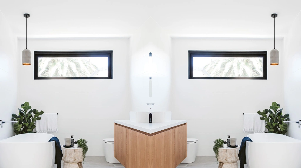 Jendela Boven Kamar Mandi Horizontal Hitam dan Kabinet Kayu