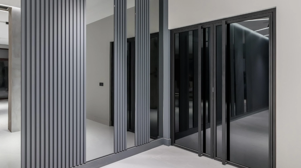 Pintu Kantor Aluminium Swing Minimalis
