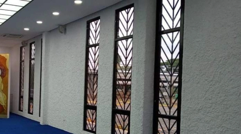 Teralis Jendela Minimalis Terbaru Motif Chevron Tangga Modern